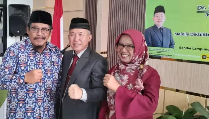 Ketua HEPI UKD Lampung Prof. Dr. Undang Rosidin, M.Pd berfoto bersama Rektor Universitas Muhammadiyah Lampung periode 2026-2030 Dr Marzuki.