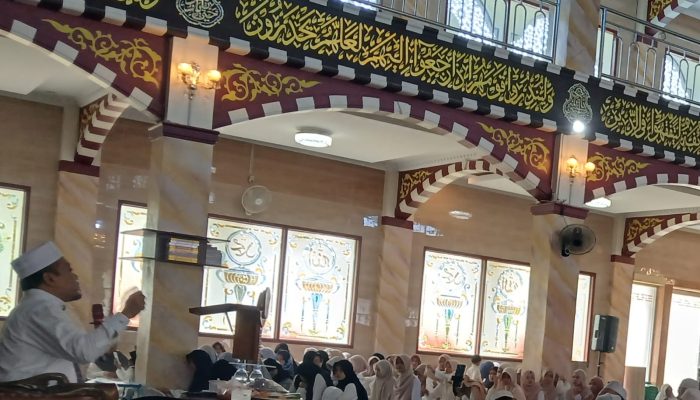 Ahmad Ikhwani juga menjelaskan hadis tentang sifat atau amalan utama, yakni enam perkara penjamin keselamatan/surga